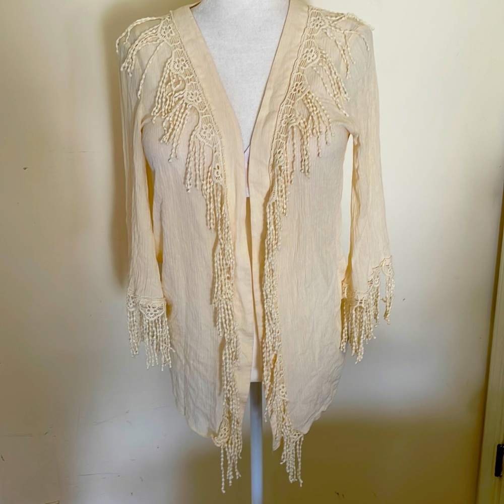 Ark & Co. open cardigan crinkle fabric w/fringe and crocheted lace in small.